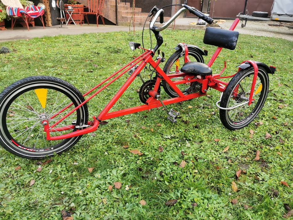 Tricicleta cu pedale tip chopper