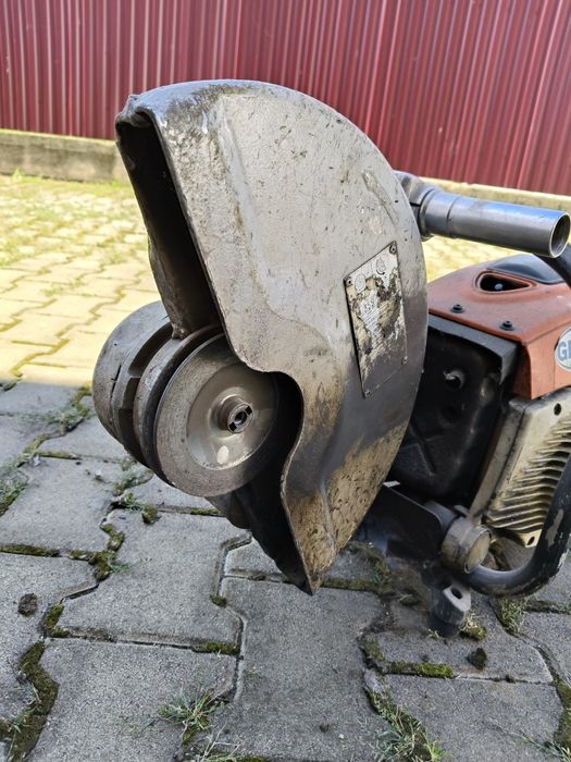 Vând tăietor de asfalt, beton,fier pe benzină