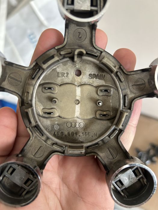 Капачки за джанти ауди 4F0.601.165.N