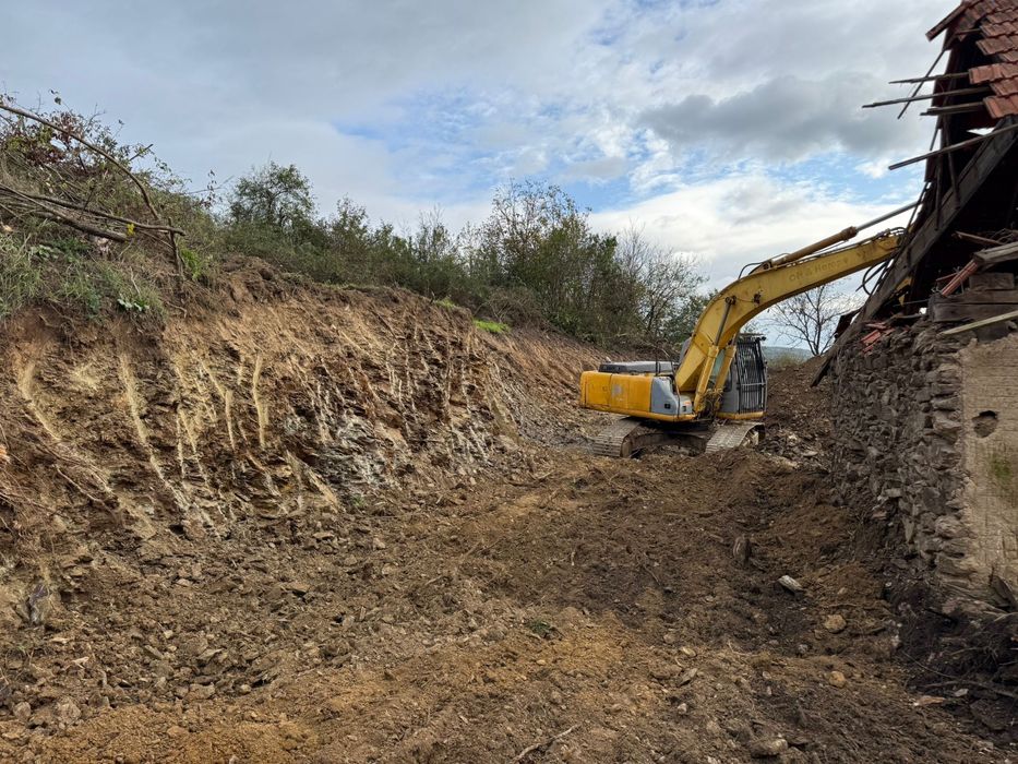 Prestari servicii de santier/ terasamente/ excavari/ nivelari teren