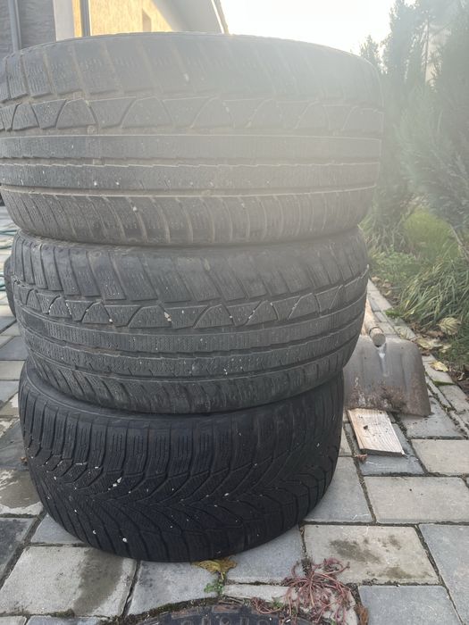 Vand cauciucuri de iarna runflat.