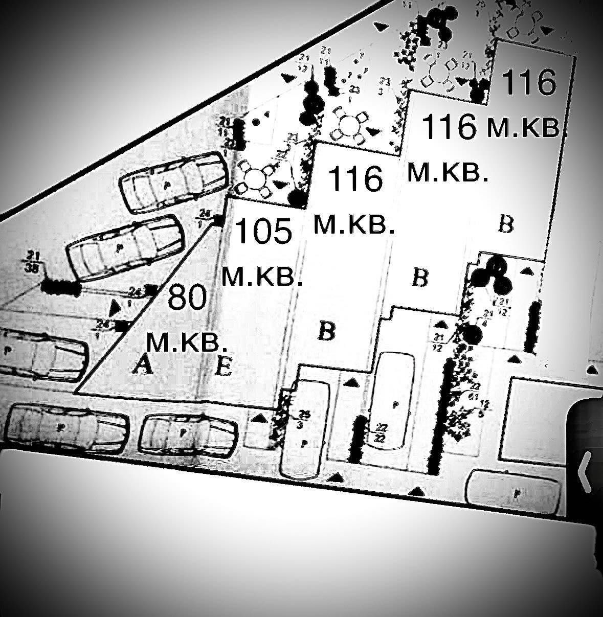 Парцел с 5 построени къщи за инвестиция