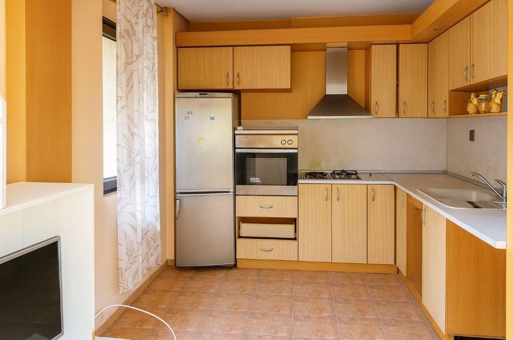 Етаж от къща в района на Владислав Варненчик!