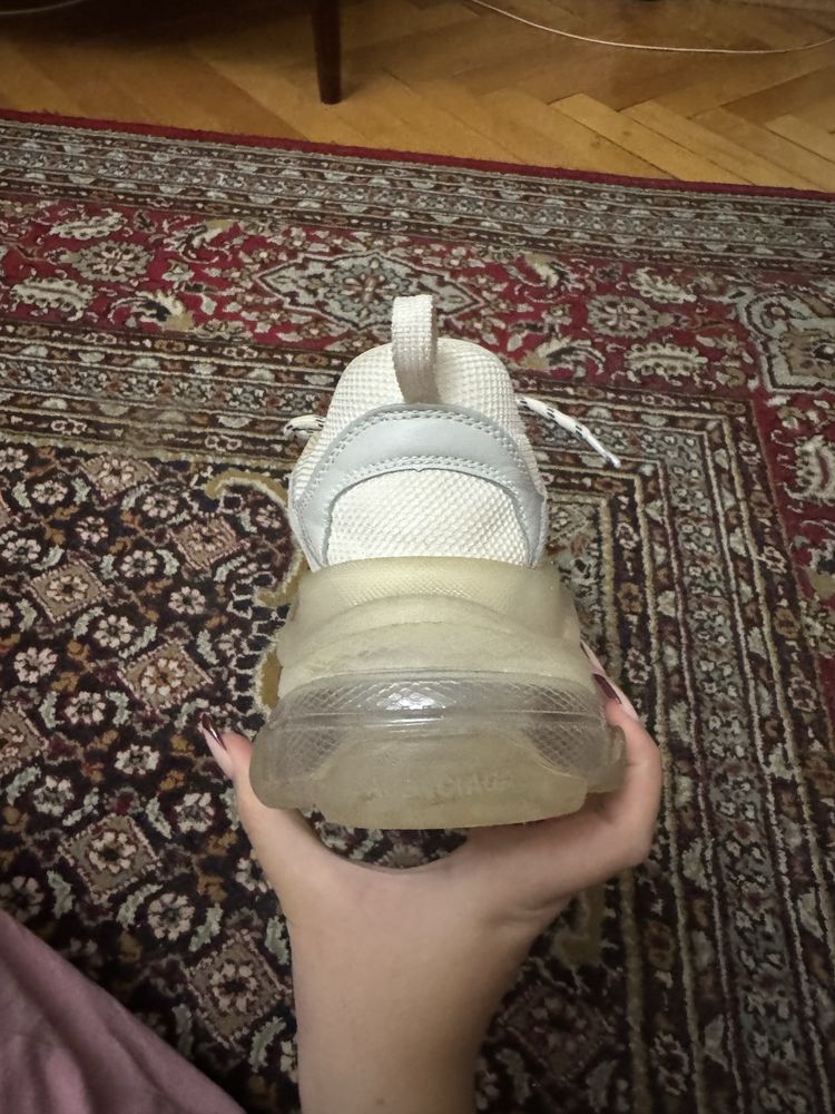Balenciaga track