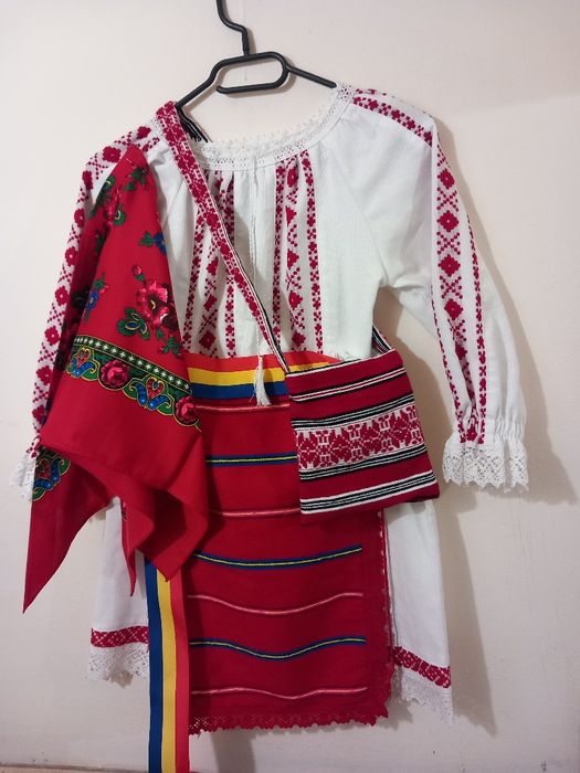 Set costum tradițional