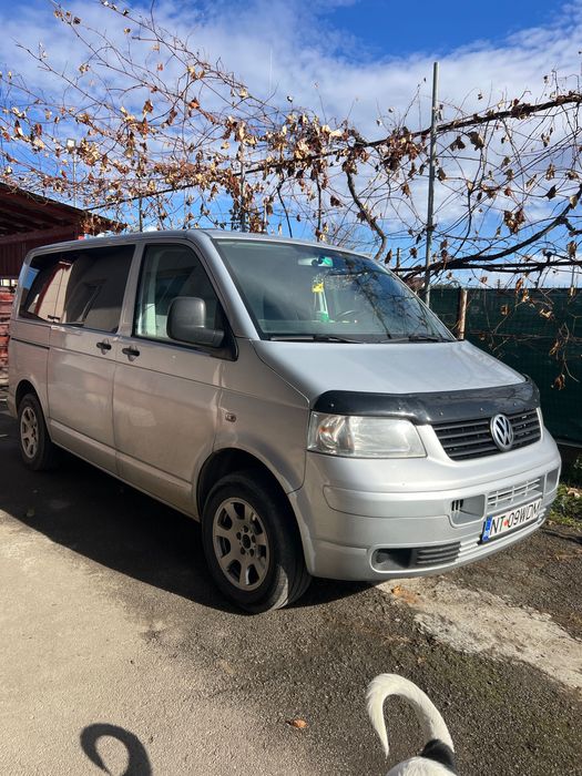 Volkswagen Transporter T5 8+1 locuri.