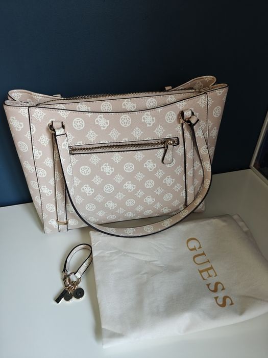 Дамска чанта Guess