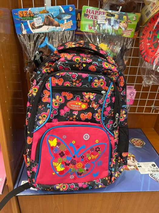 Раници чисто нови