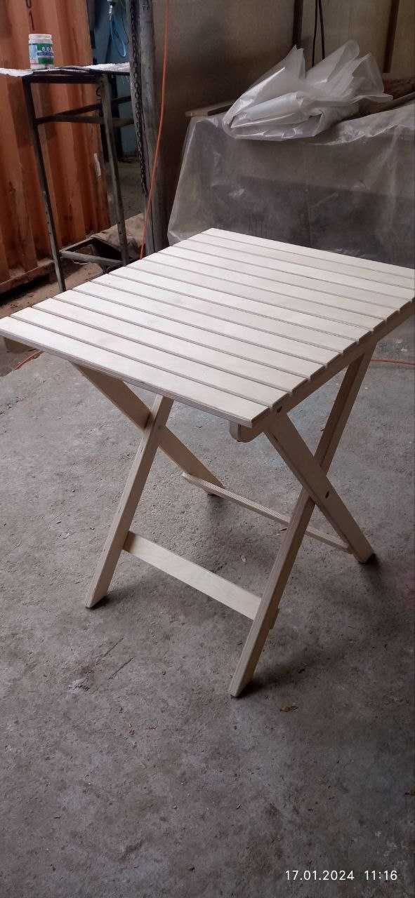 Хороший стол деревянный. Удобный в применении.