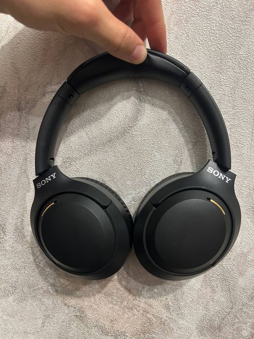 Sony wh-1000xm5.