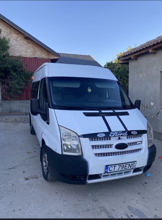Vând Ford transit 8+1