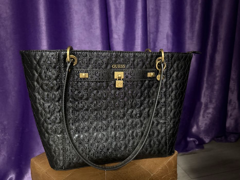 Vand geanta guess de mana