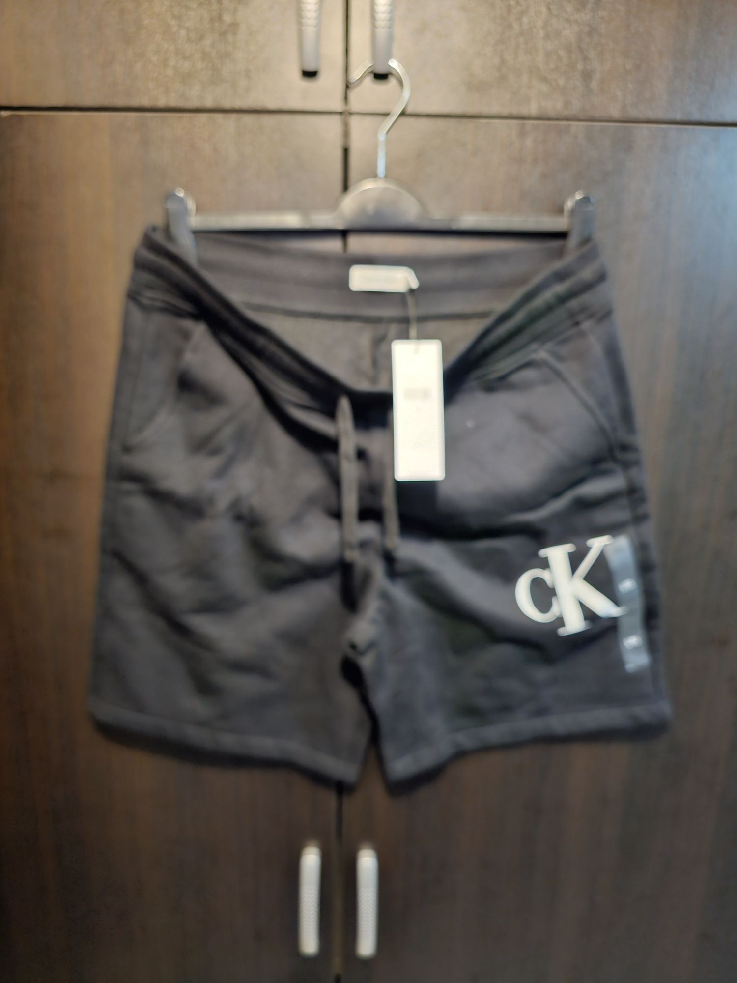 pantaloni scurti