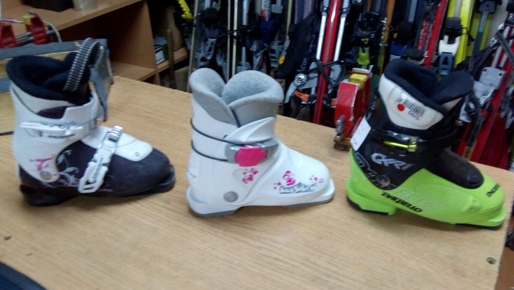 Детски ски обувки цени от 30  до 50 лв.