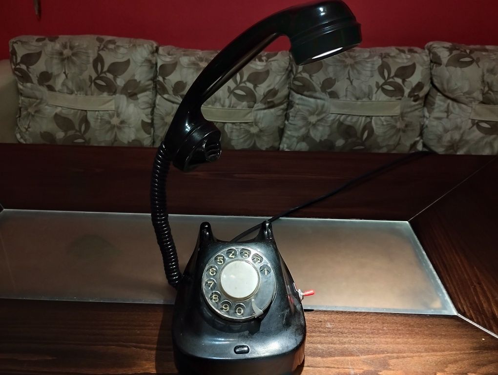 Арт лампа / телефон за бюро или нощно шкафче