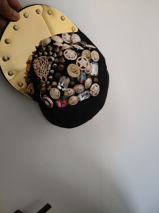 Șapcă aurie cu ținte