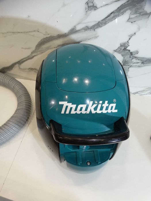 Makita DCL500 - Акумулаторна прахосмукачка