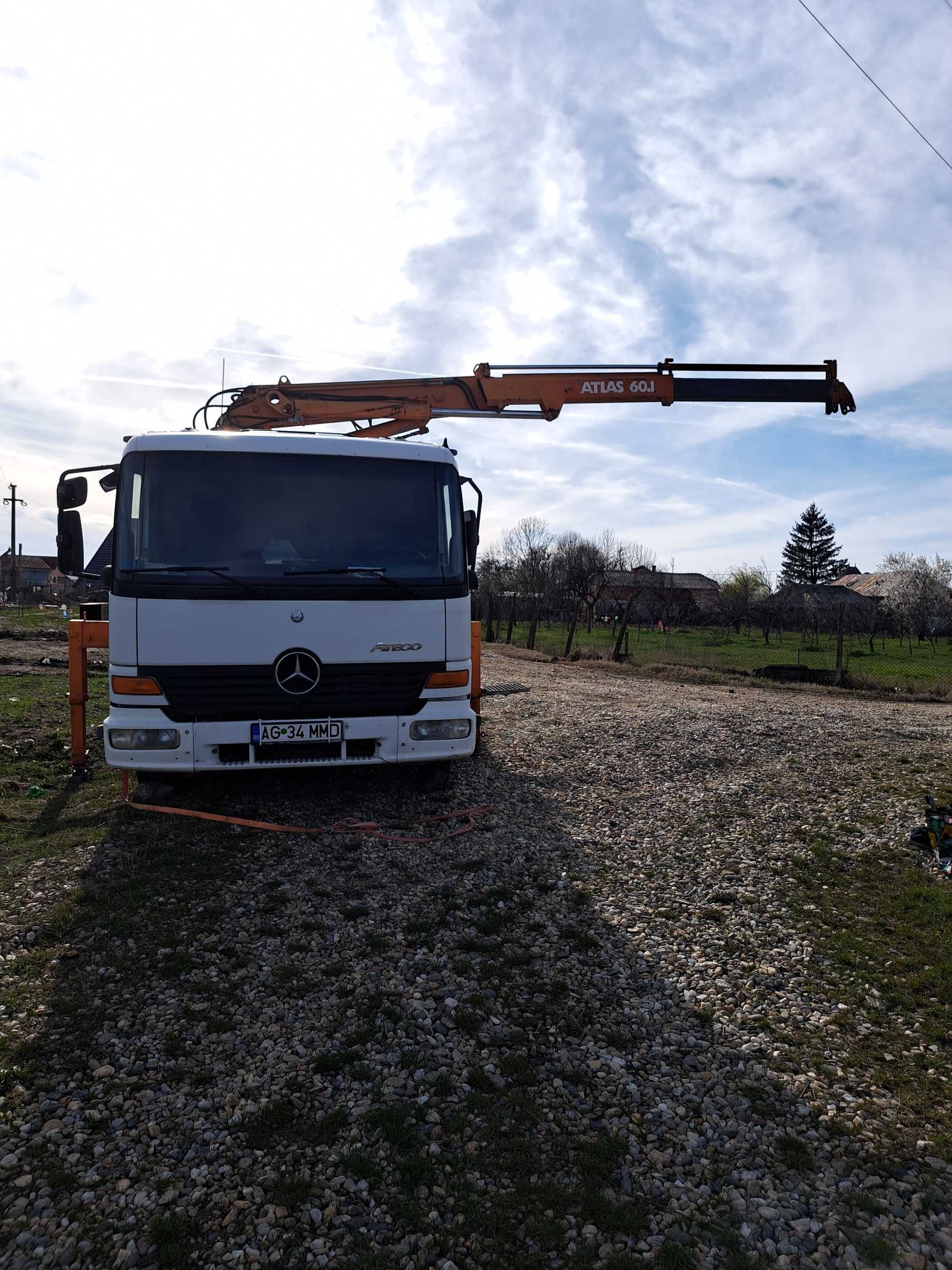 Vand camion Mercedes Atego 817 an 2001 cu macara Atlas