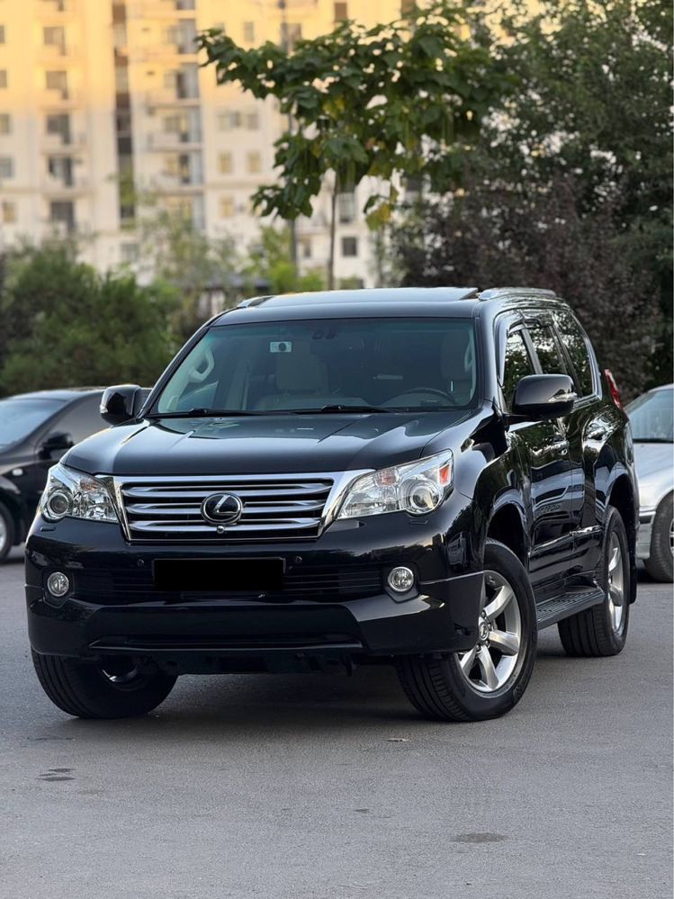 Lexus GX 460.