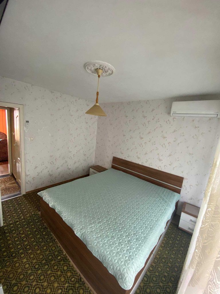Дава се под наем Двустаен апартамент в Бургас, Славейков - 57 кв.м за 306 € - Снимка #2