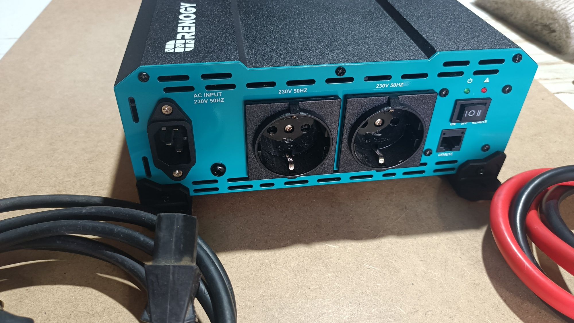 Invertor(sinus pur) Renogy 3000 W / 6000 W 12 V la 230 V