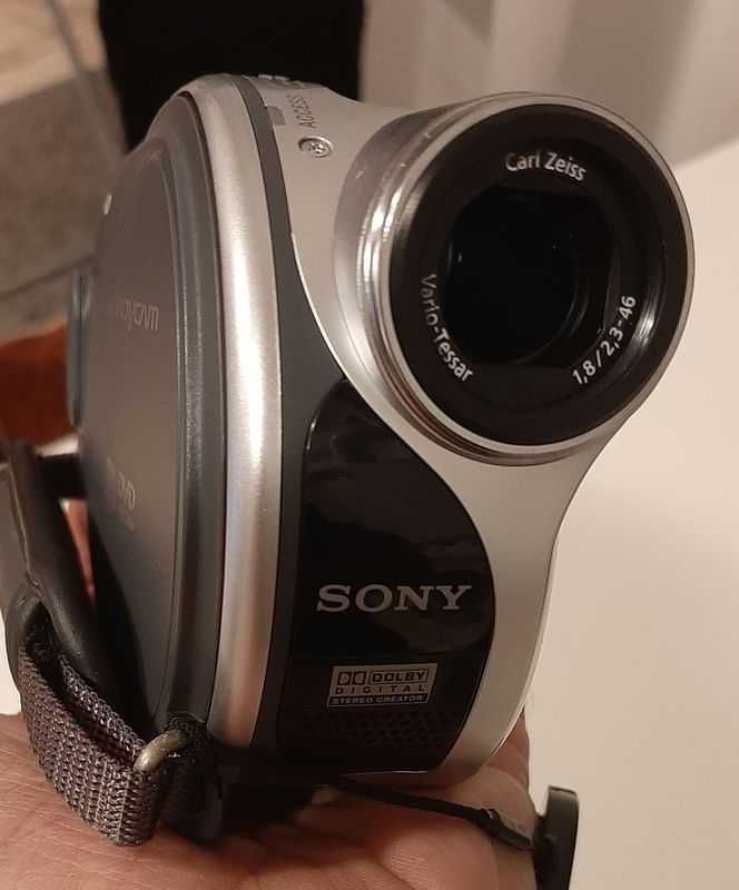 Camera video Sony HandyCam DCR-DVD105E Carl Zeiss  NOUA!