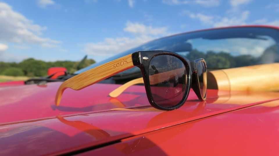 500 чифта слънчеви очила Solis с бамбукови рамки и UV защита