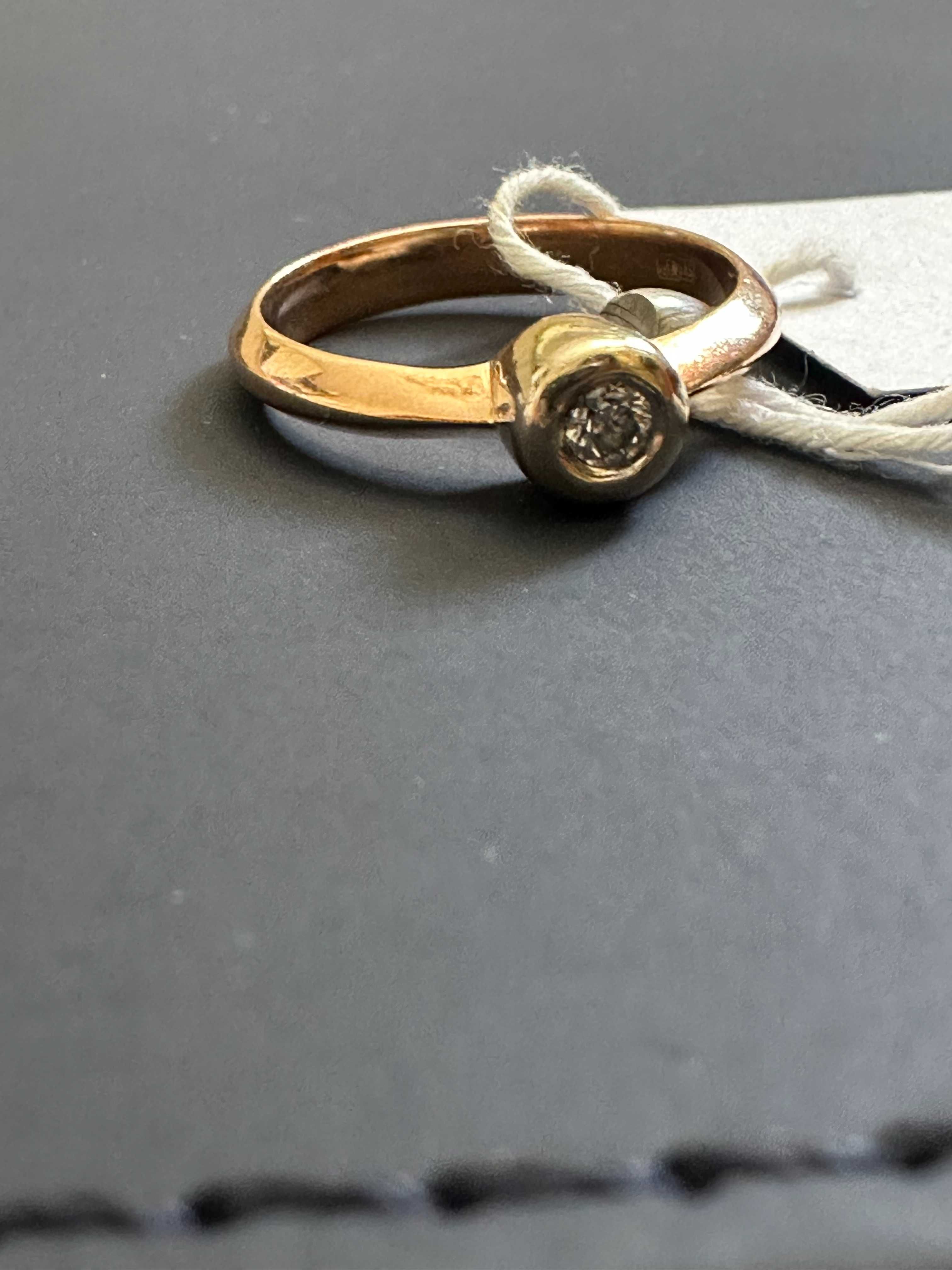кольцо золотое с бриллтантом