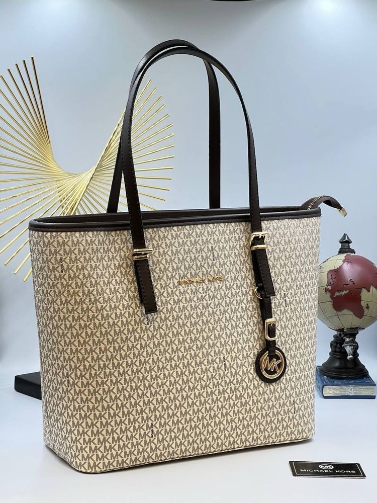 Geanta Michael Kors Noua !!! Dimensiuni 32/28 !!!