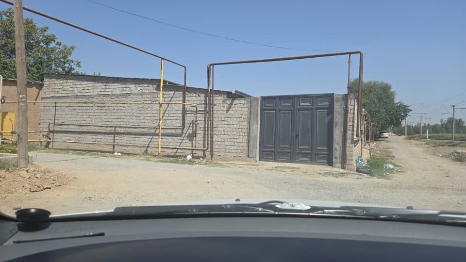 Склад назарбек 450 квадрат ёпик 200 квадрат ховли