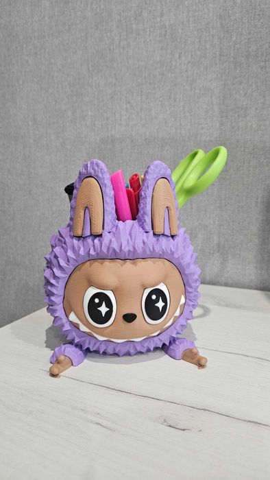 Лабубу 3D пставка за моливи и флумастери labubu