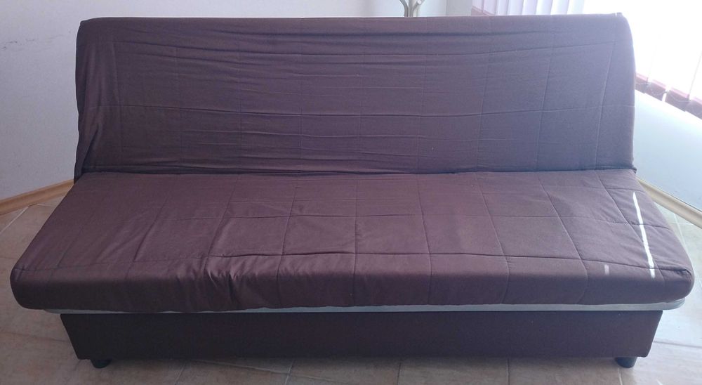 Диван разтегателен + подарък стъклена масичка