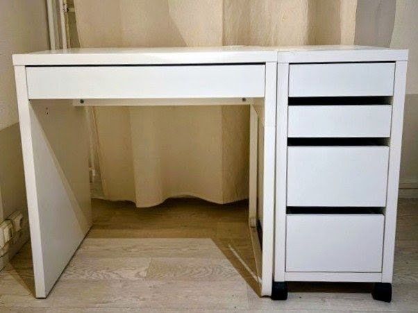 Компютърно бюро + модул с чекмеджета Micke от Ikea