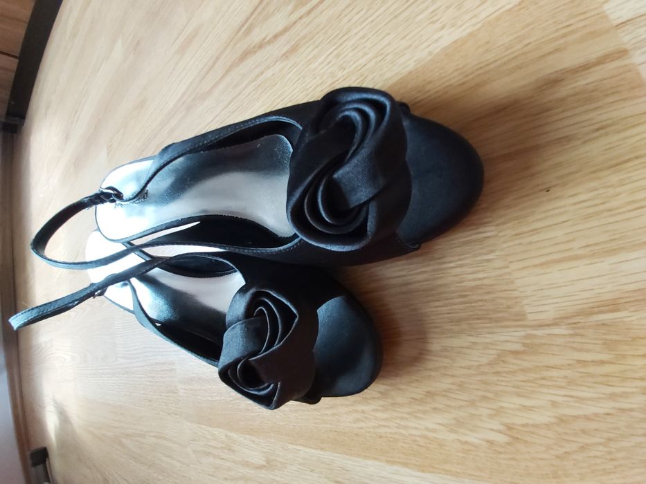 Vand sandale elegante