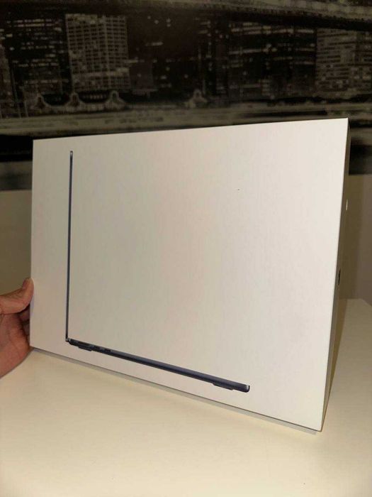 MacBook Air 13" - 16GB RAM, 256GB, Midnight, Nou