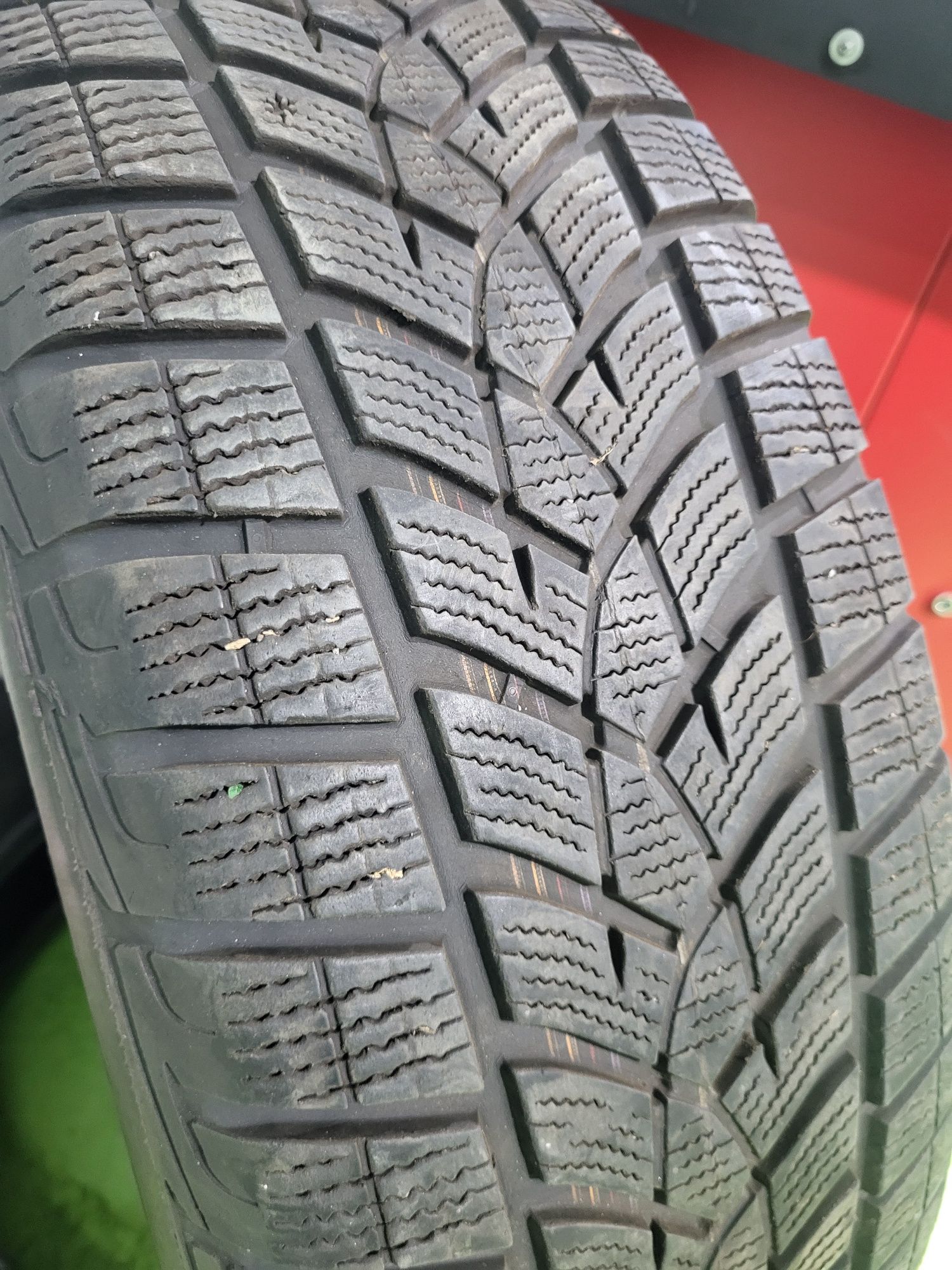 2 бр зимни 225/65/17 Goodyear зимни гуми