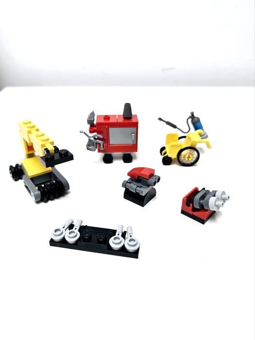 Lego City 60389 - Custom Car Garage (2023)