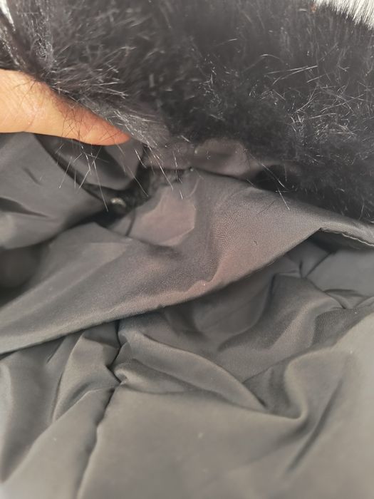 Дълго ,черно ,зимно яке