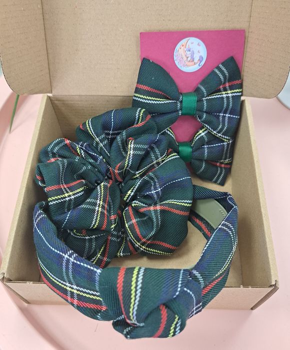 Аксесоари за коса в каре