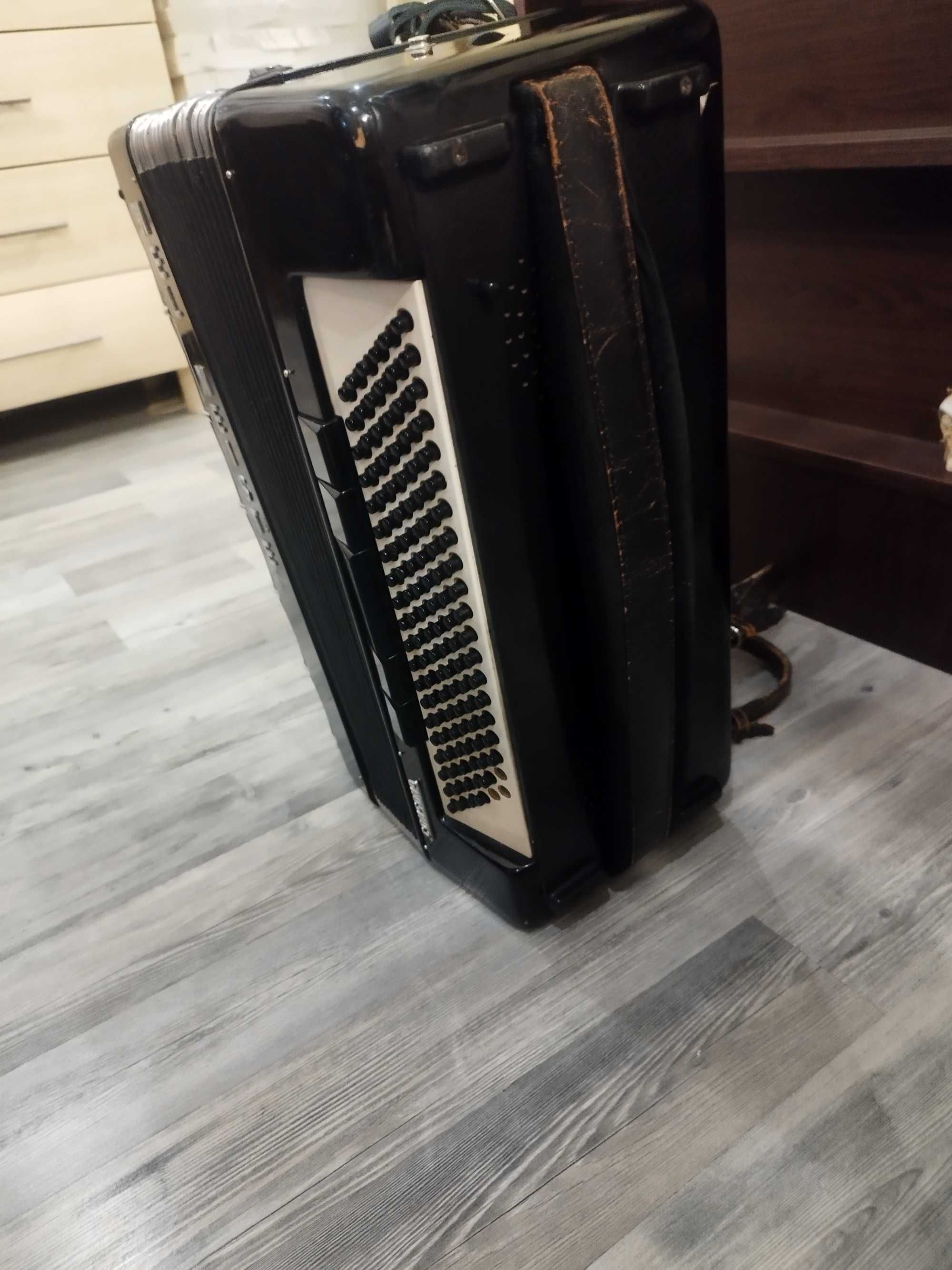 WELTMEISTER Consona 120 баса