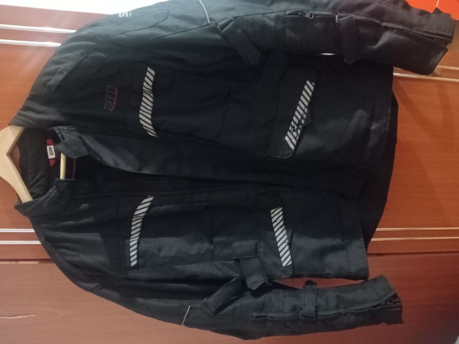 Vând geaca SM Racewear Highland-250 lei lei