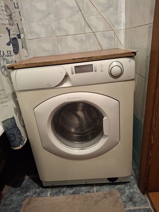 Стиральная машина Ariston avsd107