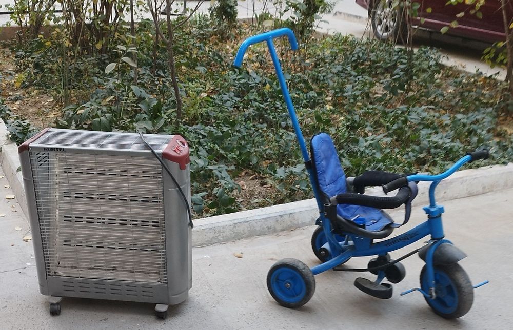 Детский велосипед и обогреватель.