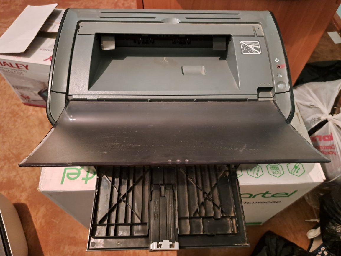 Принтер лазерный CANON 2900 с отличным состоянием.