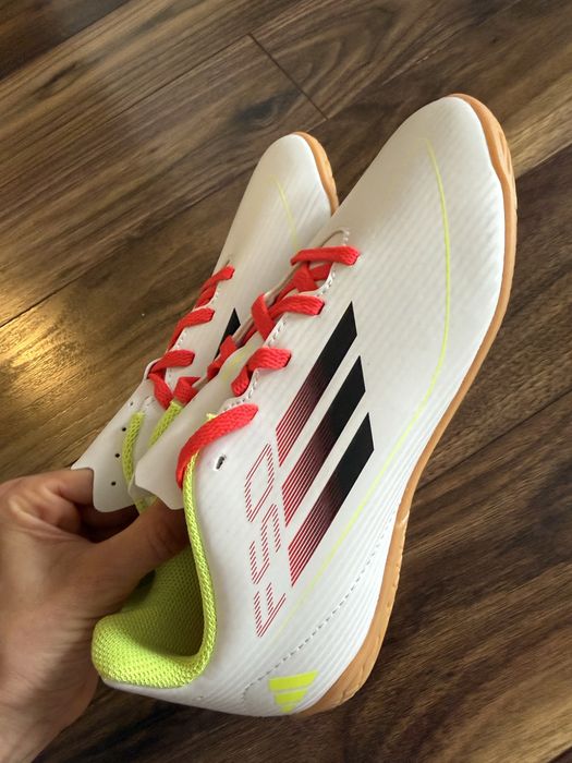 Детски Футболни обувки стоножки Adidas F50 номвр 36