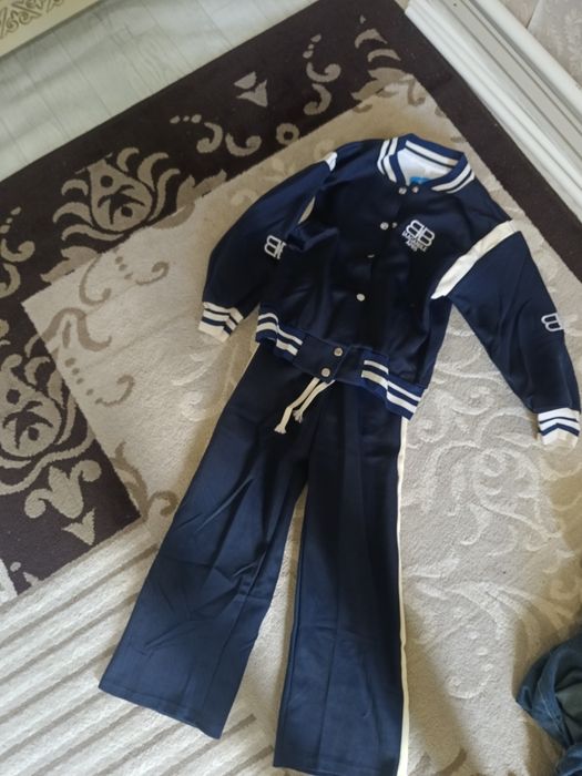 Продам спортивный костюм новая