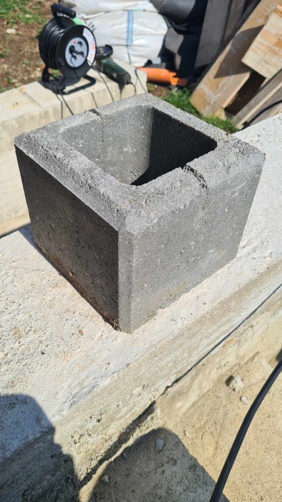 Boltar din beton 200x200x160 mm