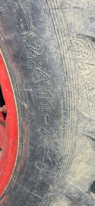 Vând roți tractor Fiat R32