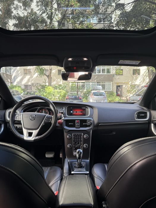 Volvo V40 D3 R-Design - 2018 - 191800 km - Cutie automata - Panoramic