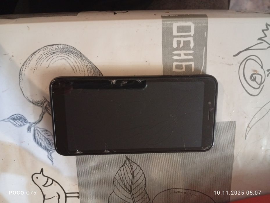 Продаю на запчасти смартфон  Redmi 6A